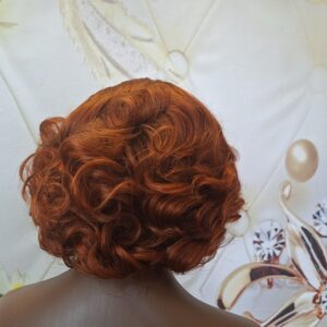 Short bouncy wig
